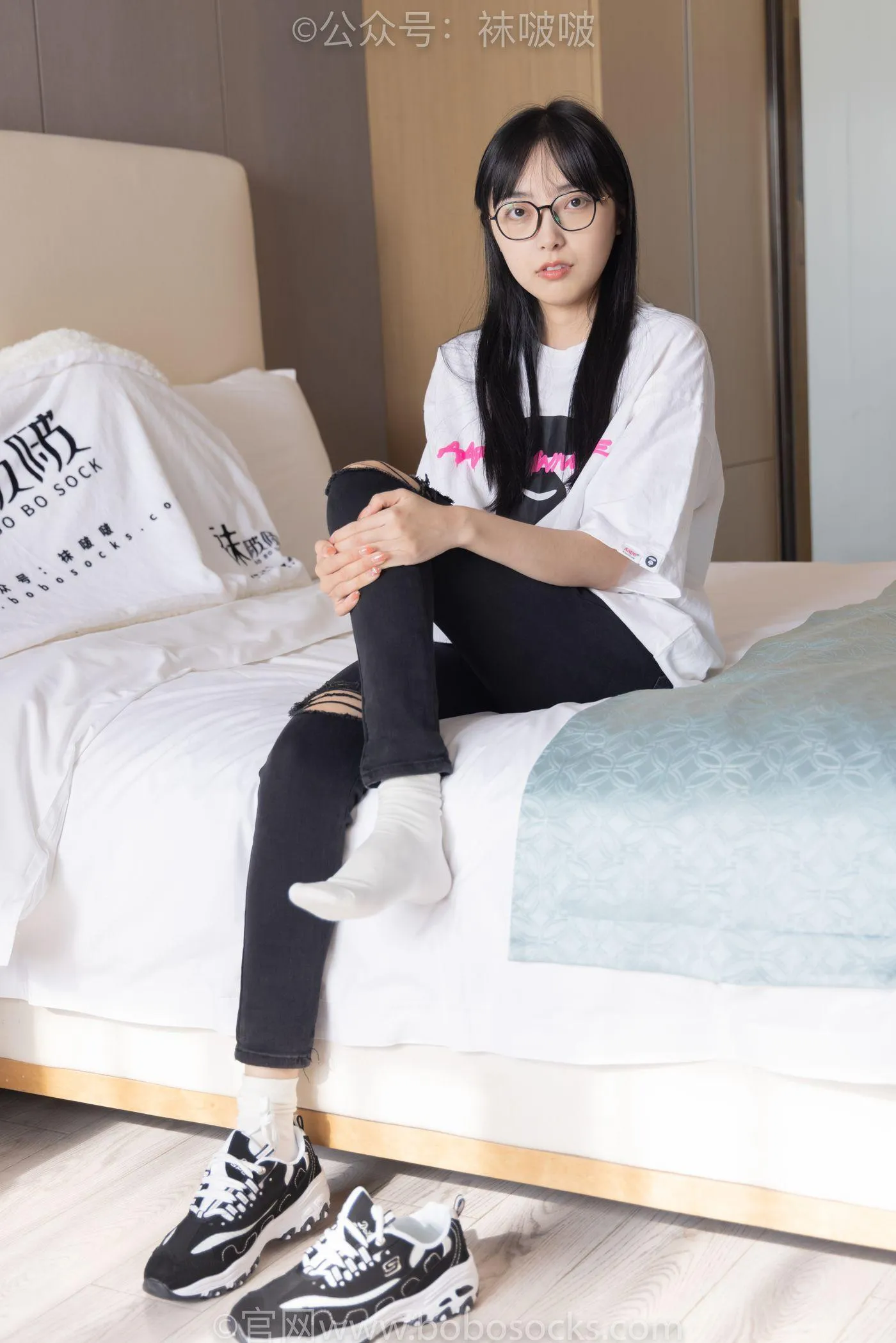 [BoBoSocks袜啵啵]NO.055 稚予-斯凯奇运动鞋、白棉袜、黑棉袜 [139P]插图4